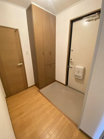 パークビレッジBの玄関|大型シューズボックス