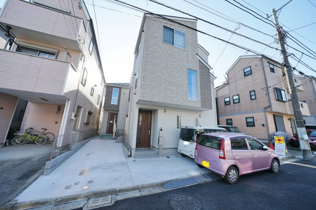 生活施設が充実した住環境良好！ＬＤＫ１７．６帖の４ＬＤＫ♪保土ヶ谷区新桜ヶ丘2丁目　全３棟新築戸建ての外観|大型パントリー付きのゆとりある4LDK。室内設備も充実しています。