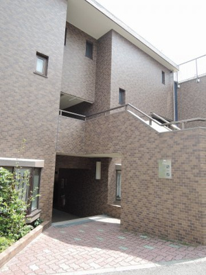 【エントランス】 | ナイスステージ湘南富岡 | 京急本線「京急富岡」駅徒歩8分と好立地。
通勤時間の短縮でご家族と過ごす時間を増やす事が出来ます。