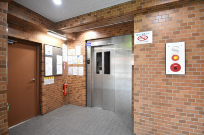 【その他共用部分】 | ライオンズプラザ井土ヶ谷弐番館 | お買い物時やベビーカーの出し入れに便利なエレベーター付