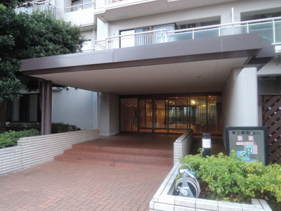 【エントランス】 | パークシティ新川崎東三番街F棟 | JR横須賀線・湘南新宿ライン「新川崎」騎徒歩6分、JR南武線「鹿島田」駅徒歩4分。
通勤時間の短縮でご家族と過ごす時間を増やす事が出来ます。