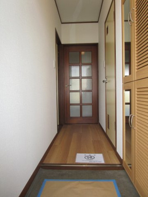 【玄関】 | ウェルシーガーデン | 大きな靴入れもある玄関です