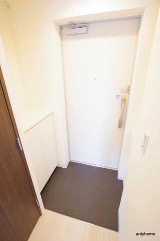 エグゼ難波南6　仲介手数料無料の玄関