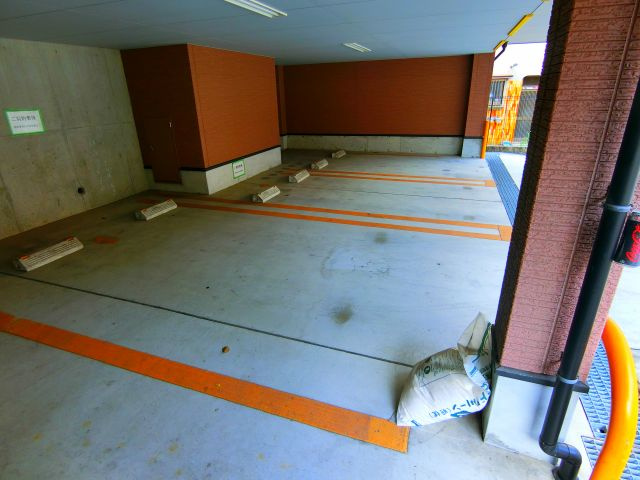 エスポワールヒルの駐車場