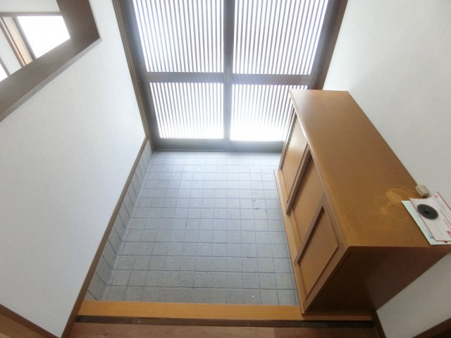 栄町貸家の玄関