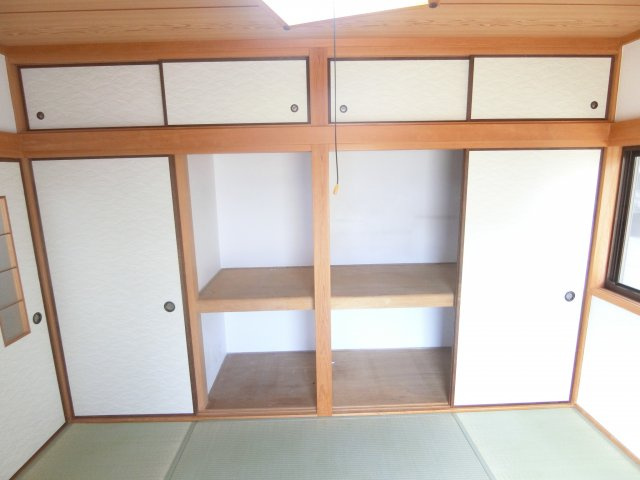 栄町貸家の収納