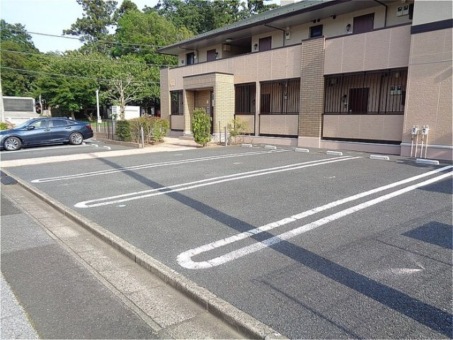 グラシアスの駐車場