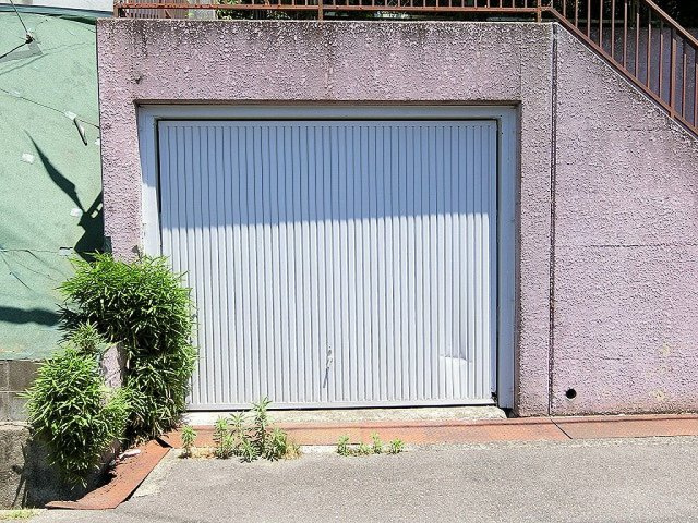 太秦緑が丘　中古一戸建ての駐車場