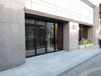 【エントランス】 | JR根岸線「関内」駅徒歩7分、ブルーライン「伊勢佐木長者町」駅徒歩3分
京急本線「日ノ出町」駅徒歩7分と好立地。