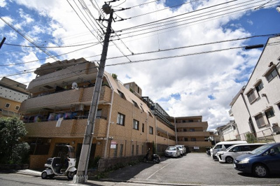 【外観】 | ロイヤルパレス上池台 | 三方角部屋、全居室に窓が有り、明るく風通し良好です。
各所に豊富な収納スペースがありお部屋を広く使えます♪