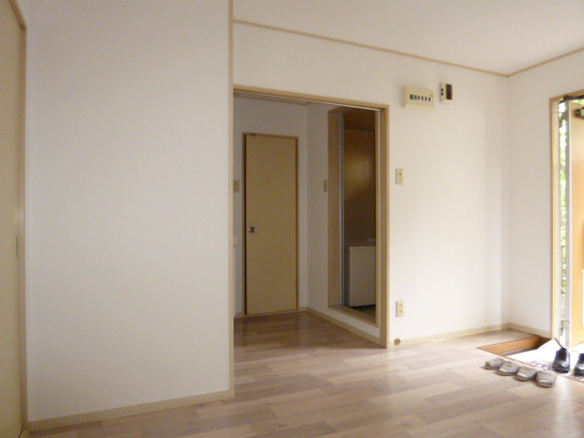 浅尾山ハイツの洋室