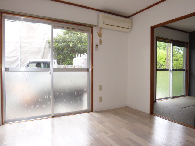 浅尾山ハイツの居間・リビング