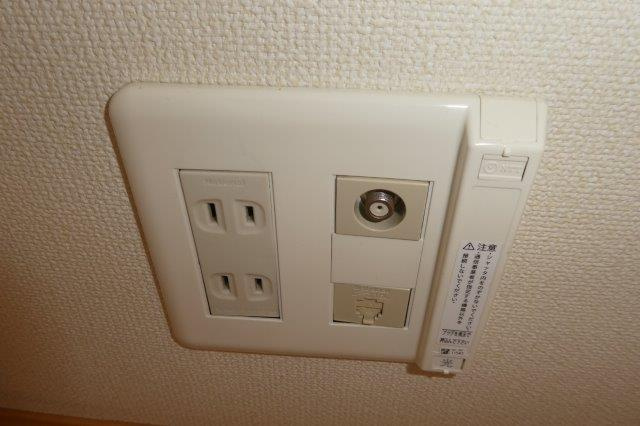 ウィステリアの設備|TVジャック・電話モジュラー