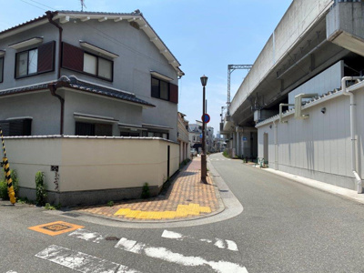 【前面道路含む現地写真】 | 尼崎市西本町7丁目中古戸建 | 北側道路