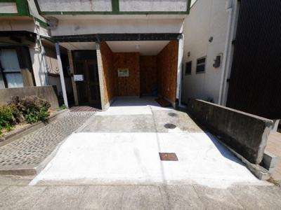 【駐車場】 | 南多聞台3丁目戸建 | ガレージ１台付