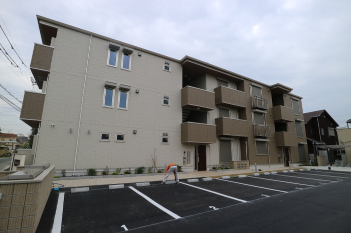 コロラート狭山の駐車場