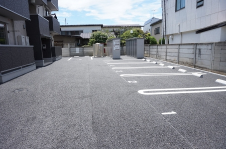 サブリナガーデンヒルズの駐車場|６台分