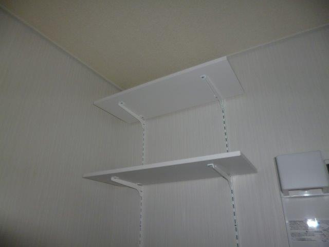 プレパルクの洗面所|洗濯機上棚