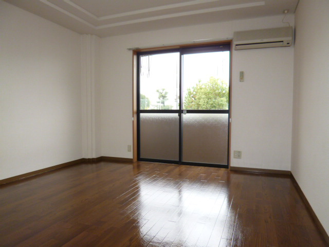 プレパルクの居間・リビング|洋室