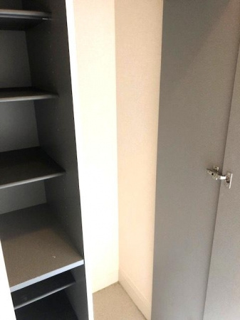 スリー・スター Ⅲ号館 Ａの玄関