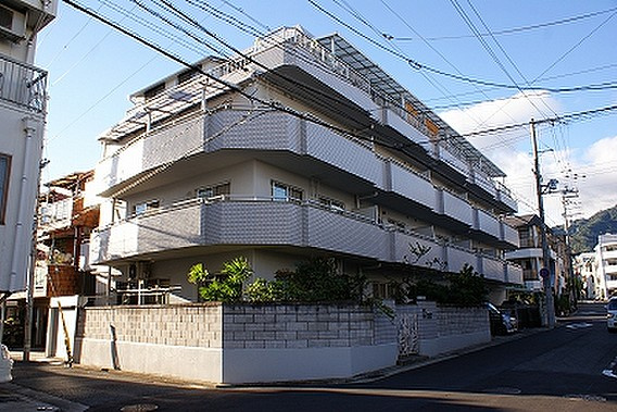 ピア六甲の外観