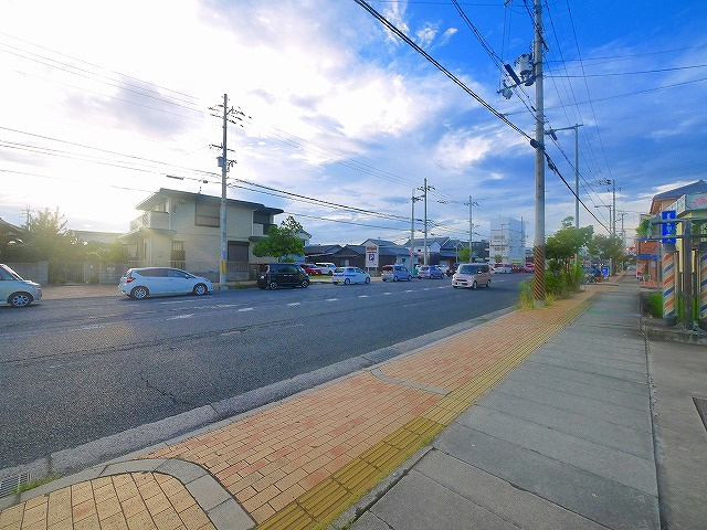 三条大路５丁目店舗の駐車場