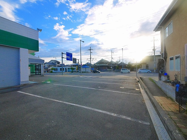 三条大路５丁目店舗の駐車場