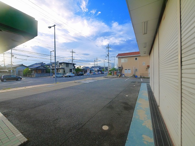 三条大路５丁目店舗の駐車場