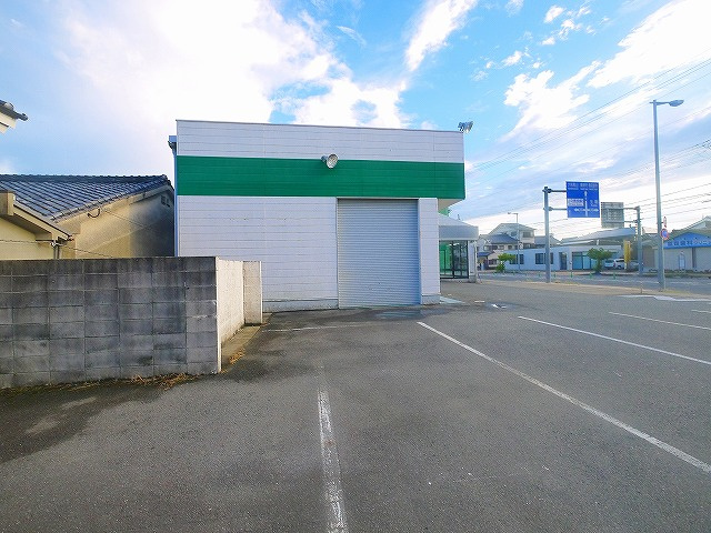 三条大路５丁目店舗の駐車場