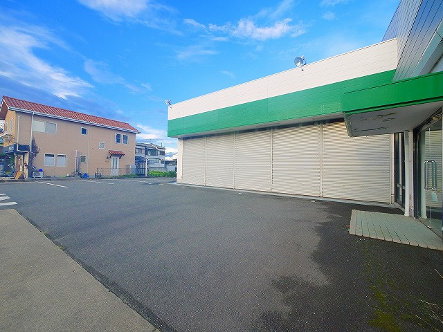 三条大路５丁目店舗の駐車場