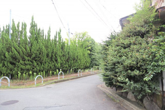 【前面道路含む現地写真】