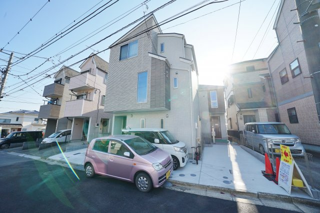 生活施設が充実した住環境良好。ＬＤＫ１７．６帖の４ＬＤＫ♪保土ヶ谷区新桜ヶ丘2丁目　全３棟新築戸建ての外観|大型パントリー付きのゆとりある4LDK。室内設備も充実しています。