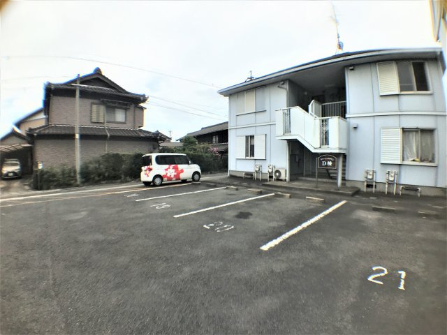 クイーンズタウンEの駐車場