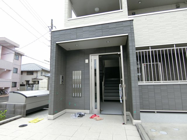 BLESS昭島　B棟のエントランス