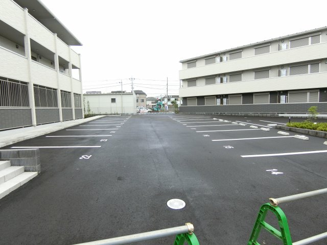 BLESS昭島　B棟の駐車場