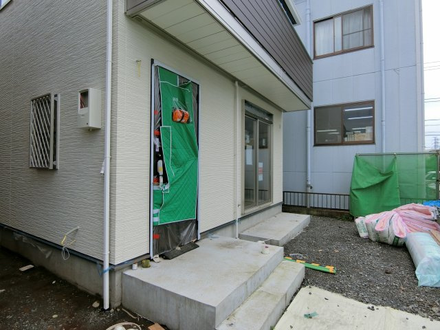 昭島市中神町戸建貸家のエントランス