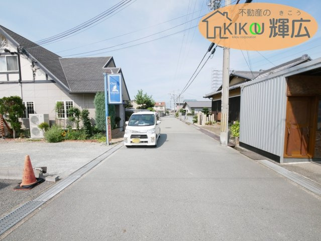 高砂市荒井町蓮池3丁目　土地の前面道路含む現地写真|学校　荒井小学校　荒井中学校となっております