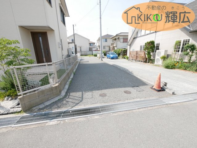 【展望】 | 高砂市荒井町蓮池3丁目　土地 | 幅員は広々約5メートルございます。お車の運転が苦手な方でも安心ですね