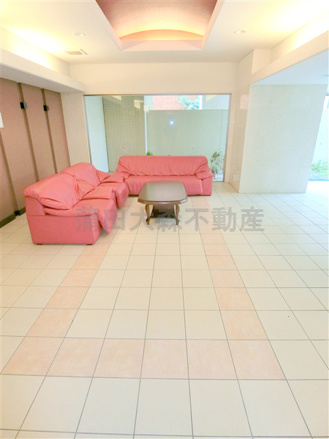 レーベンリヴァーレイオザ東京のロビー|解放感のある広々エントランスロビー