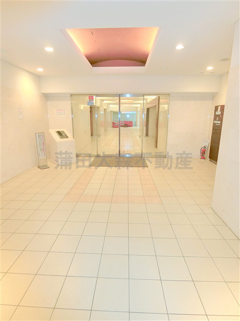 レーベンリヴァーレイオザ東京のエントランス|防犯カメラTVモニター付オートロック宅配BOXメールBOX管理人室　エントランスロビー