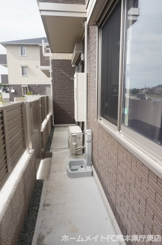 熊本市東区月出６丁目のアパートのバルコニー