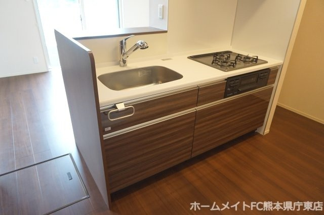 熊本市東区月出６丁目のアパートのキッチン