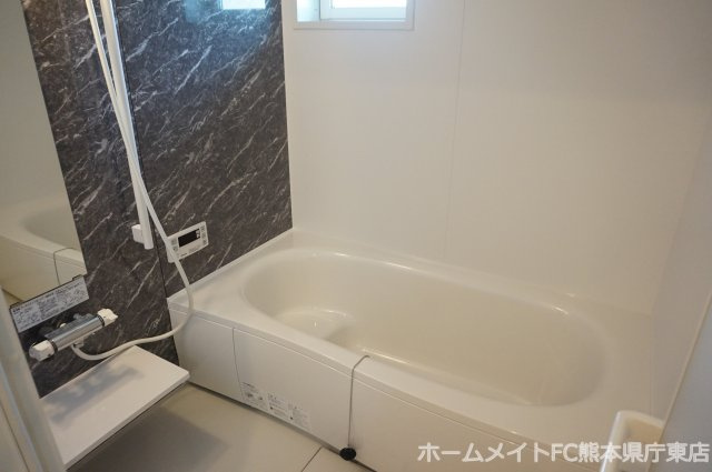 熊本市東区月出６丁目のアパートの浴室