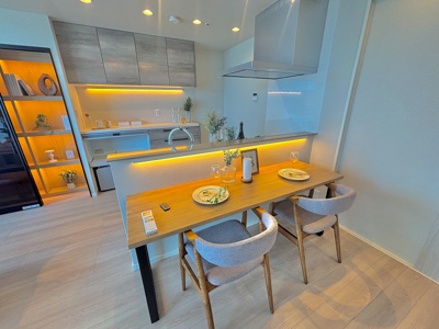 【居間・リビング】 | シティタワー麻布十番 | ゆったり過ごせるリビングです