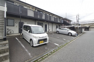 【駐車場】 | ハイランドコートⅡ | 駐車場の空き状況は都度確認が必要です