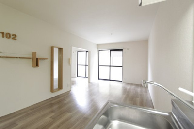 【居間・リビング】 | ハイランドコートⅡ | ゆったり過ごせるリビングです