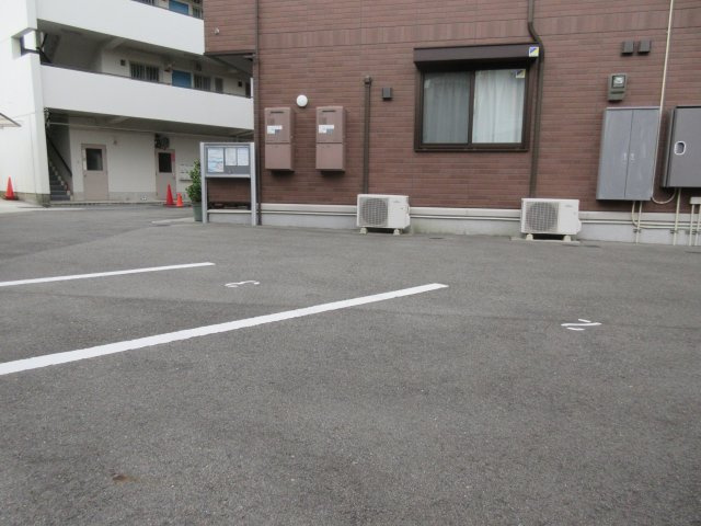 レリヤンファミリオの駐車場