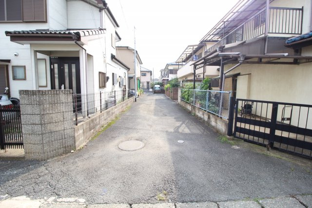 坂戸市元町　建築条件なし売地　東武東上線『北坂戸駅』徒歩9分　【坂戸小学区】の前面道路含む現地写真