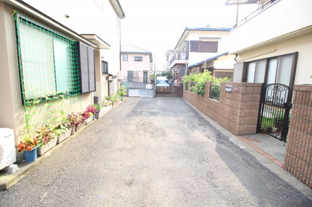 坂戸市元町　建築条件なし売地　東武東上線『北坂戸駅』徒歩9分　【坂戸小学区】の前面道路含む現地写真