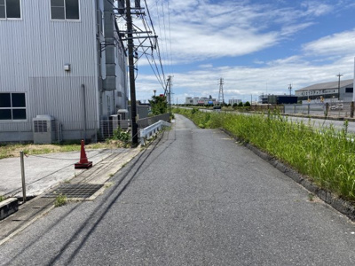【前面道路含む現地写真】 | 四日市市河原田町　事業用地 | 東側前面道路